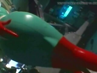 Bien conocido japonesa enfermera leches putz en rojo látex guantes