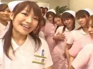Azjatyckie pielęgniarki ciesz się seks na top